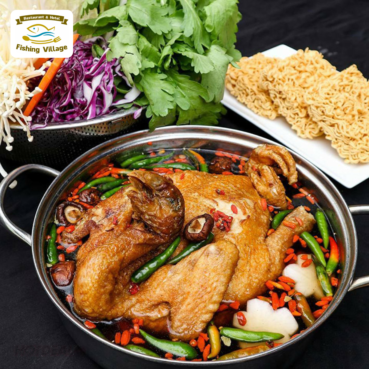 Thưởng thức m&oacute;n lẩu g&agrave; tiềm ớt hiểm Phan Thiết tại nh&agrave; h&agrave;ng L&agrave;ng Ch&agrave;i Mũi N&eacute;