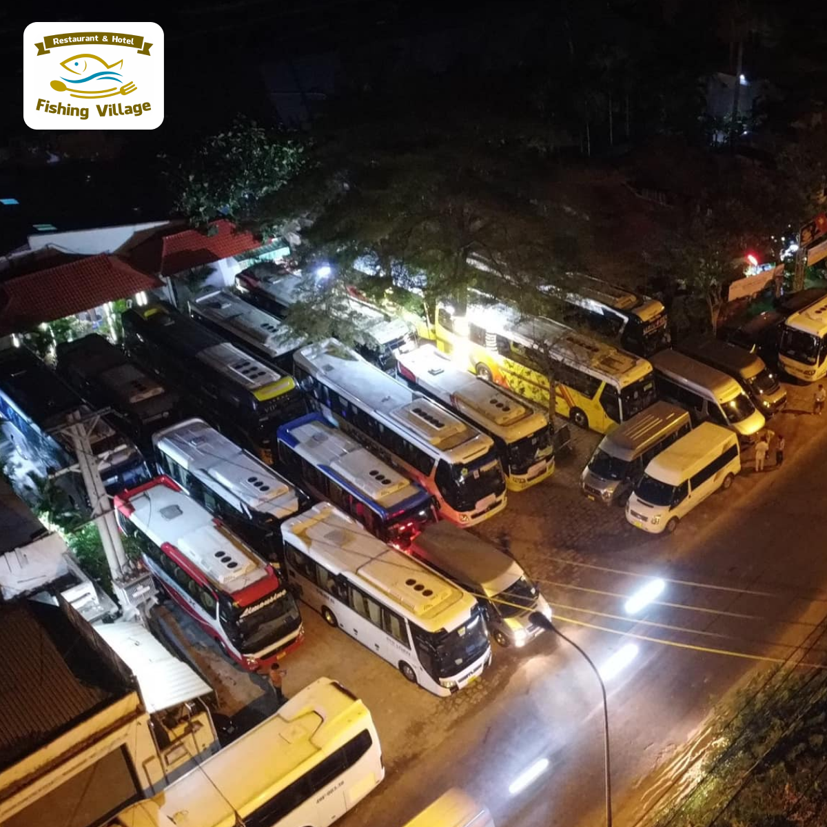 Nh&agrave; h&agrave;ng L&agrave;ng Ch&agrave;i Mũi N&eacute; d&agrave;nh cho gia đ&igrave;nh, c&oacute; b&atilde;i đậu xe &ocirc; t&ocirc; si&ecirc;u rộng