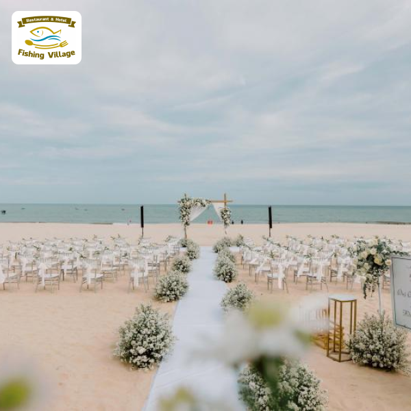 Nh&agrave; h&agrave;ng tổ chức đ&aacute;m cưới tr&ecirc;n b&atilde;i biển si&ecirc;u rộng tại Mũi N&eacute;