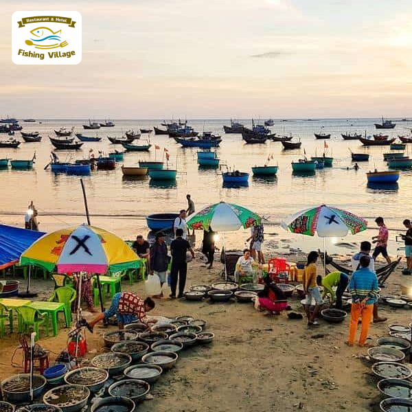 Trải nghiệm đi chợ c&aacute; s&aacute;ng sớm tại L&agrave;ng Ch&agrave;i Mũi N&eacute;